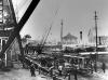 800px-US_Navy_101104-N-0000X-001_A_floating_crane_from_Norfolk_Naval_Shipyard_lifts_a_Curtiss_Model_D_biplane_to_the_deck_of_the_Chester-class_cruiser_US - копия.jpg