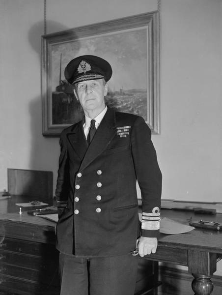 597976f5b3455_The_Third_Sea_Lord._January_1944_Admiralty._Vice_Admiral_Sir_W_Frederic_Wake-walker_Kcb_Cbe_Third_Sea_Lord_and_Controller._A23581.thumb.jpg.9b4cb276d41cb73687e44842950ae318.jpg