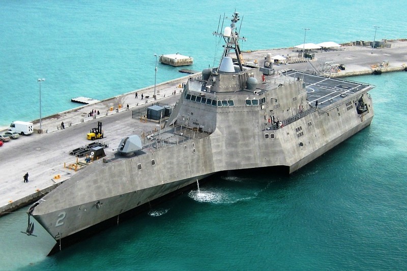 spuschen-na-vodu-pribrezhnyi-boevoi-korabl-uss-jackson-lcs-6-984x656-81644.jpg