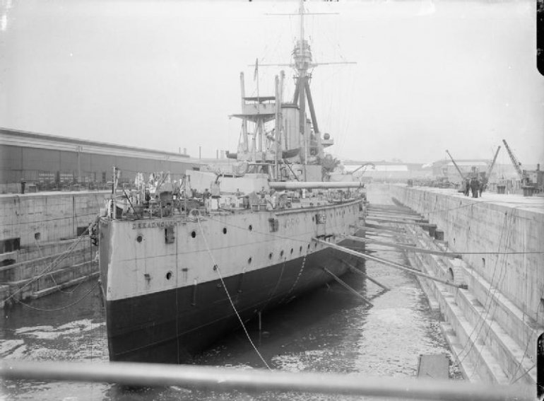 large-preview-hms_dreadnought_in_drydock_at_portsmouth_1916_iwm_sp_3127.jpg.5d65d8da279f4859d9e802e00e208606.jpg