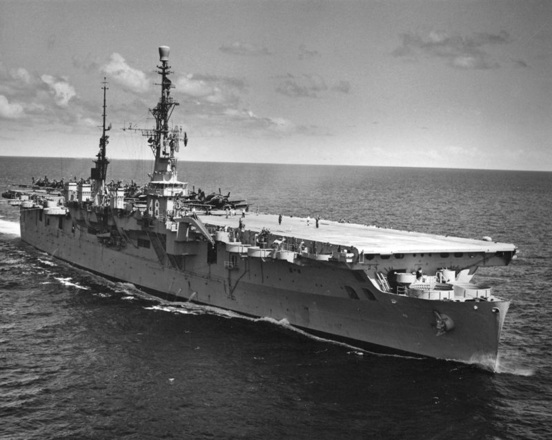 USS_Saipan_(CVL-48)_underway_c1955.jpg
