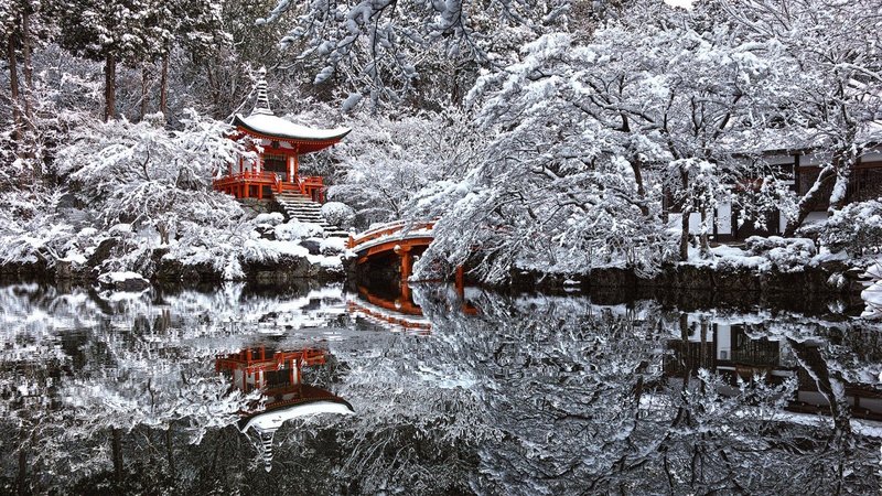 Japan_temple_snow_winter_reflection_pond_Kyoto-102304.jpg!d.thumb.jpg.bcacb39baa8e9afaaebd773c3e414234.jpg