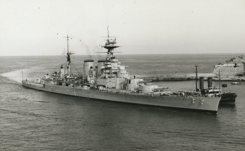 2081926523_BattlecruiserHMSHoodarrivesinMalta..thumb.jpg.c990d1ac1cd3b993b8b62af89684d4a6.jpg