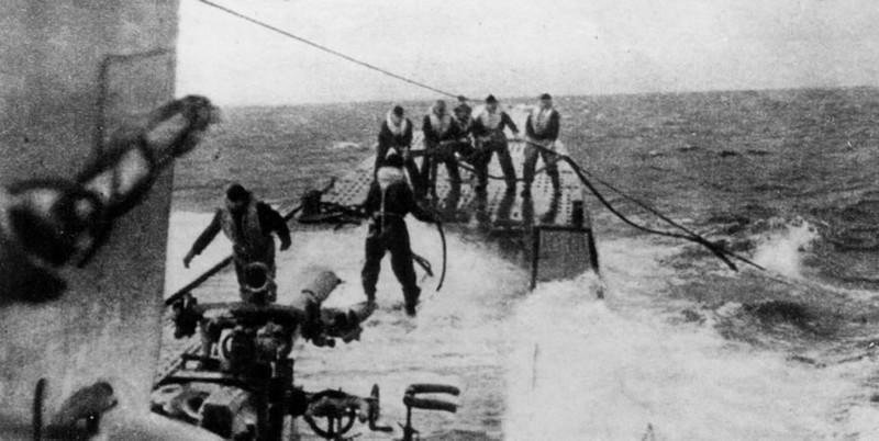1830911643_U-196refuelingatsea.jpg.914fc1cd7d19e55fca99961375f69ccb.jpg