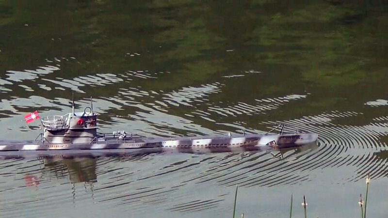 1 Revell 05163 German Submarine Type VII U552.mp4_snapshot_00.30_[2021.05.18_02.14.57].jpg