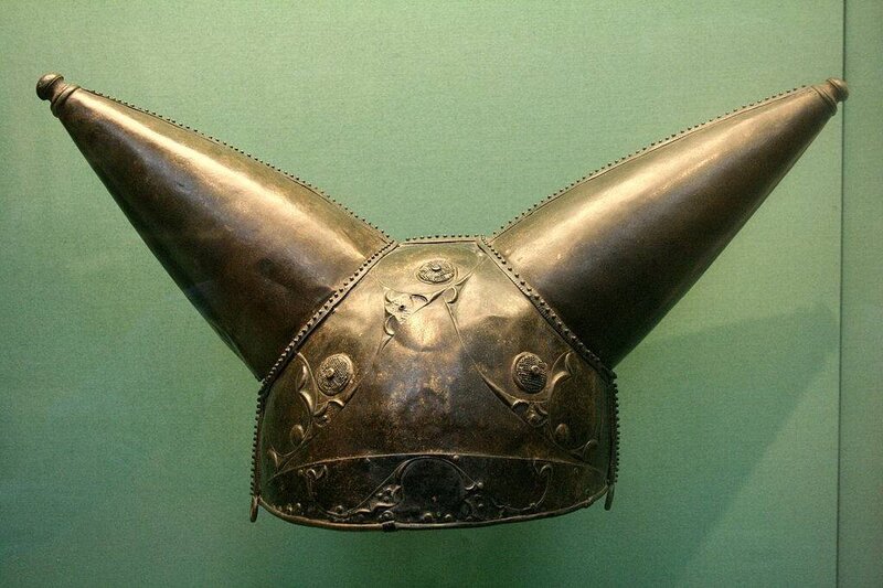1526048961_5-horned_helmet.jpg