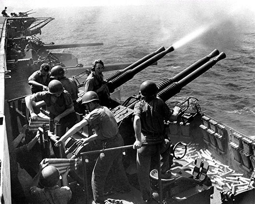 525px-40mm_twin_Bofors_1945.jpg.cbde9541cbc01e1891da1f9e079263a2.jpg