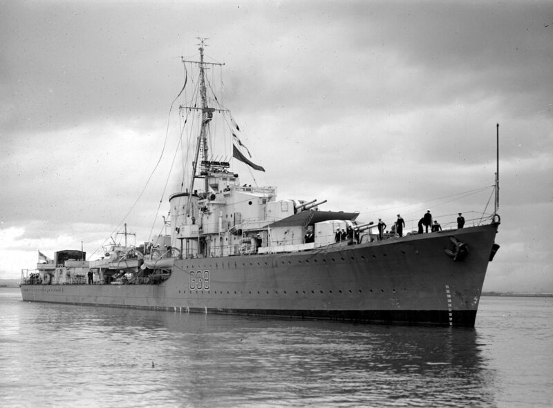 1280px-HMS_Nizam_SLV_Green.thumb.jpg.727516de4d7ef08871f5c237a12fa08c.jpg