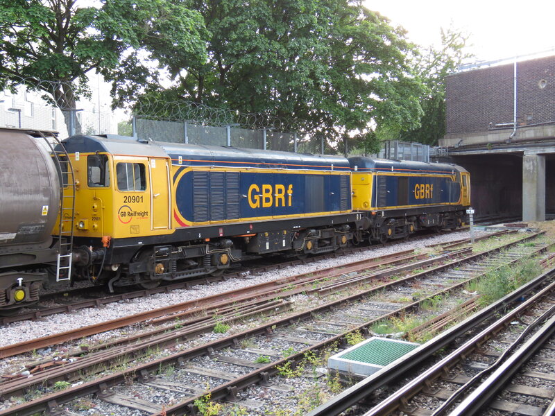 1833572834_20901__20905_at_West_Ruislip_2015-06-25.thumb.jpg.2080d0ed337eb98b1524cf80e71285c7.jpg