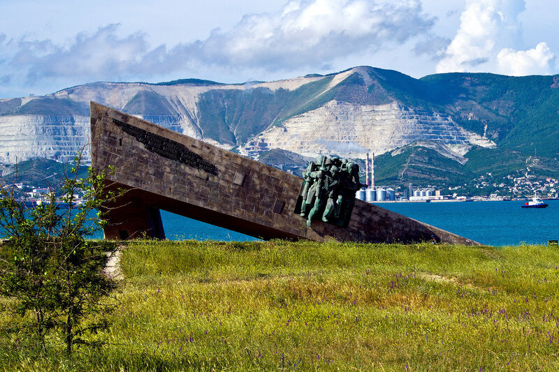 Malaya_Zemlya_Monument_27-jul-2005.jpg