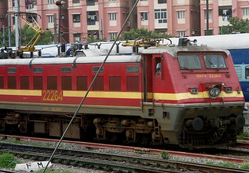 LGD_based_WAP-4_loco_22264_at_Secunderabad.jpg.18542d5a28cf9df259b2bd08ac993bc2.jpg